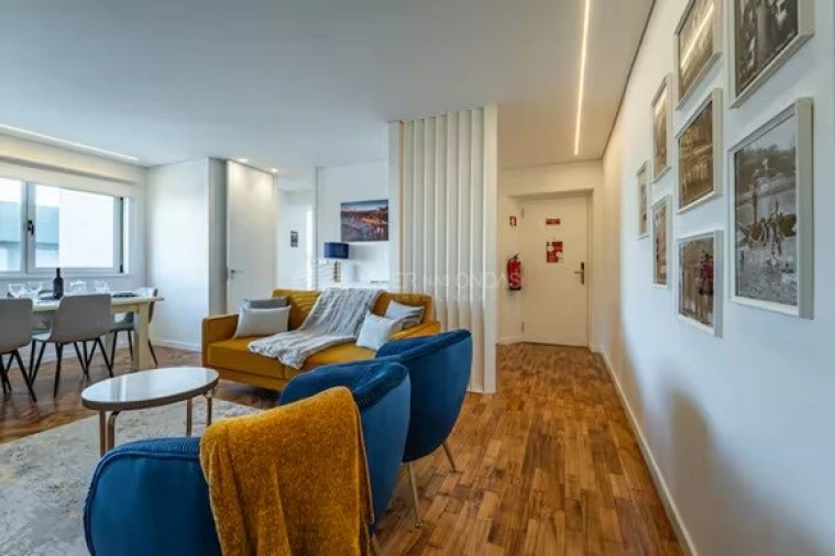 Apartamento T4 para Venda em Cedofeita, Santo Ildefonso, Sé, Miragaia, São Nicolau e Vitória Foto 3