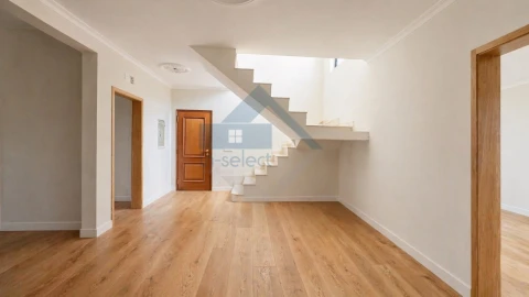 Apartamento T4 para Venda em Loule (São Sebastião)