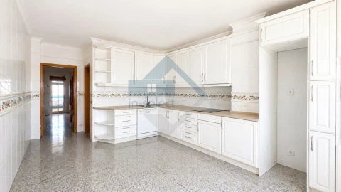 Apartamento T4 para Venda em Loule (São Sebastião)