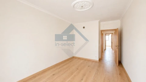 Apartamento T4 para Venda em Loule (São Sebastião)