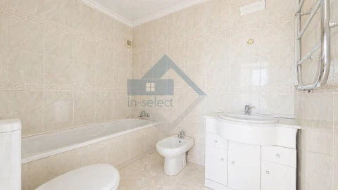 Apartamento T4 para Venda em Loule (São Sebastião)