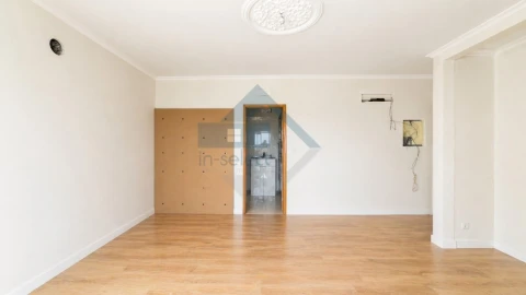 Apartamento T4 para Venda em Loule (São Sebastião)