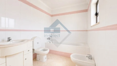 Apartamento T4 para Venda em Loule (São Sebastião)