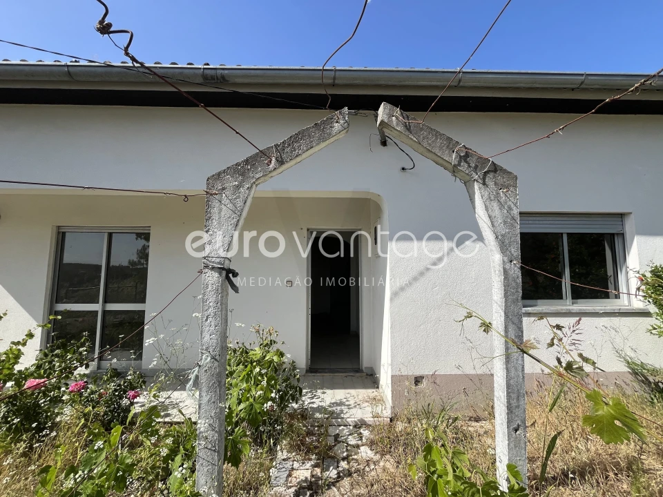 Moradia T3 para Venda em Rio de Couros e Casal dos Bernardos Foto 3