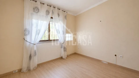 Moradia T2 para Venda em Enxara do Bispo, Gradil e Vila Franca do Rosário