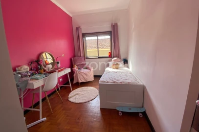 Moradia T4 para Venda em Pedroso e Seixezelo