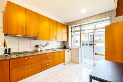 Apartamento T2 para Venda em Lordelo do Ouro e Massarelos