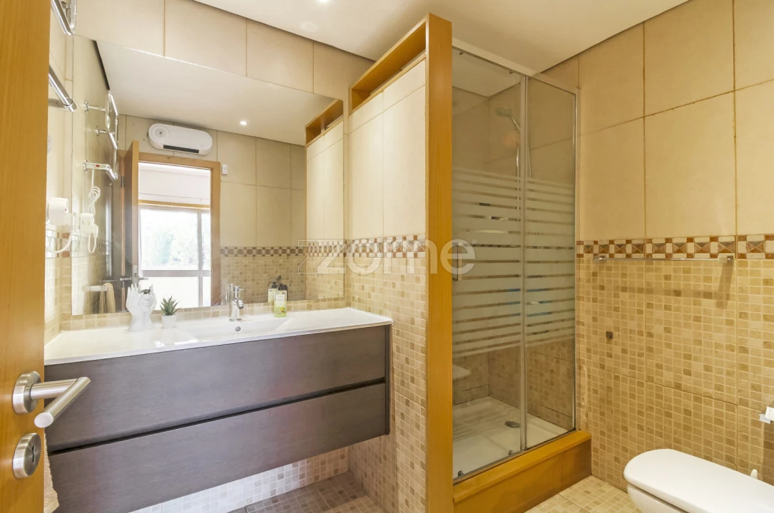 Apartamento T2 para Venda em Lordelo do Ouro e Massarelos Foto 25