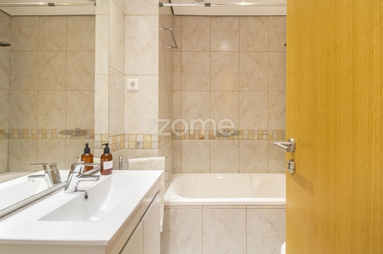 Apartamento T2 para Venda em Lordelo do Ouro e Massarelos Foto 33