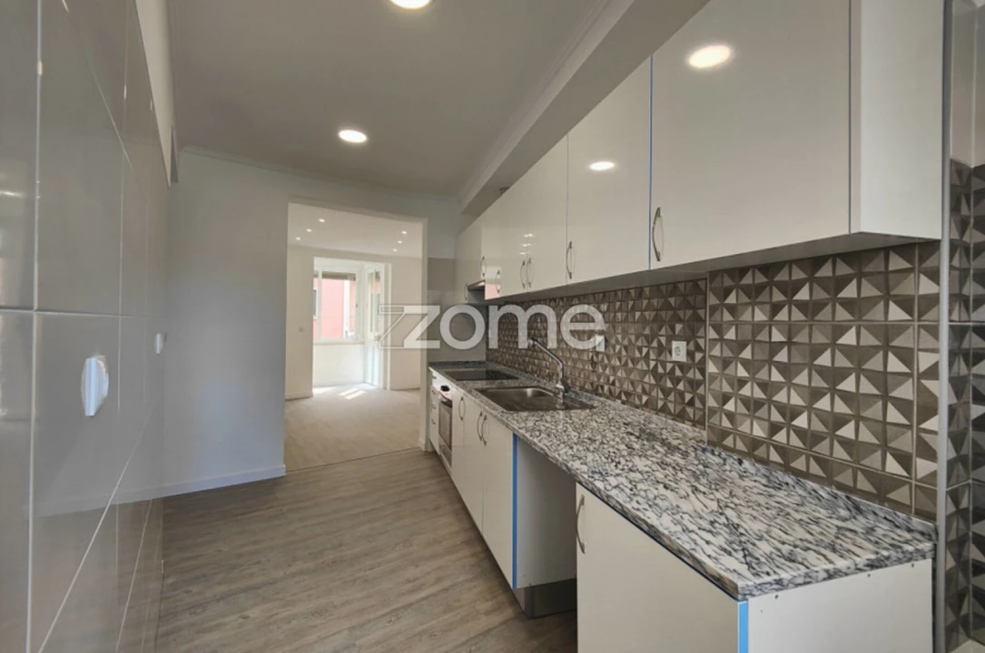 Apartamento T2 para Venda em Arroios Foto 11