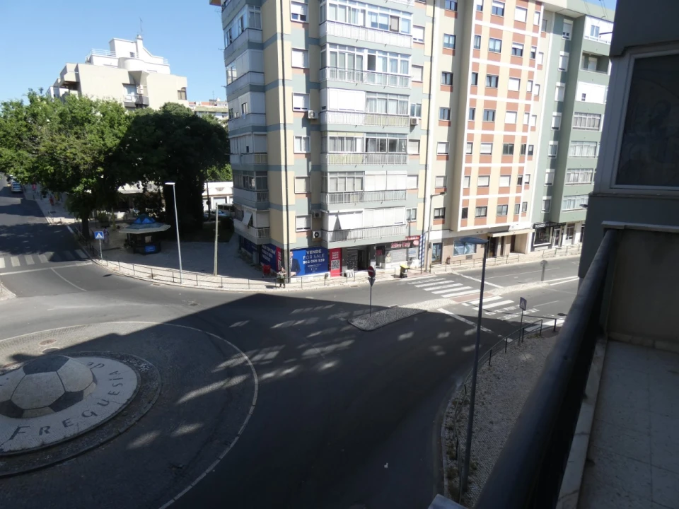 Apartamento T3 para Venda em Benfica Foto 23