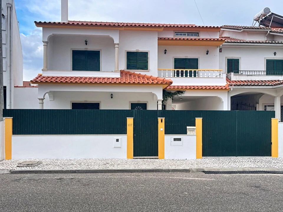 Moradia T4 para Venda em São João Baptista Foto 1