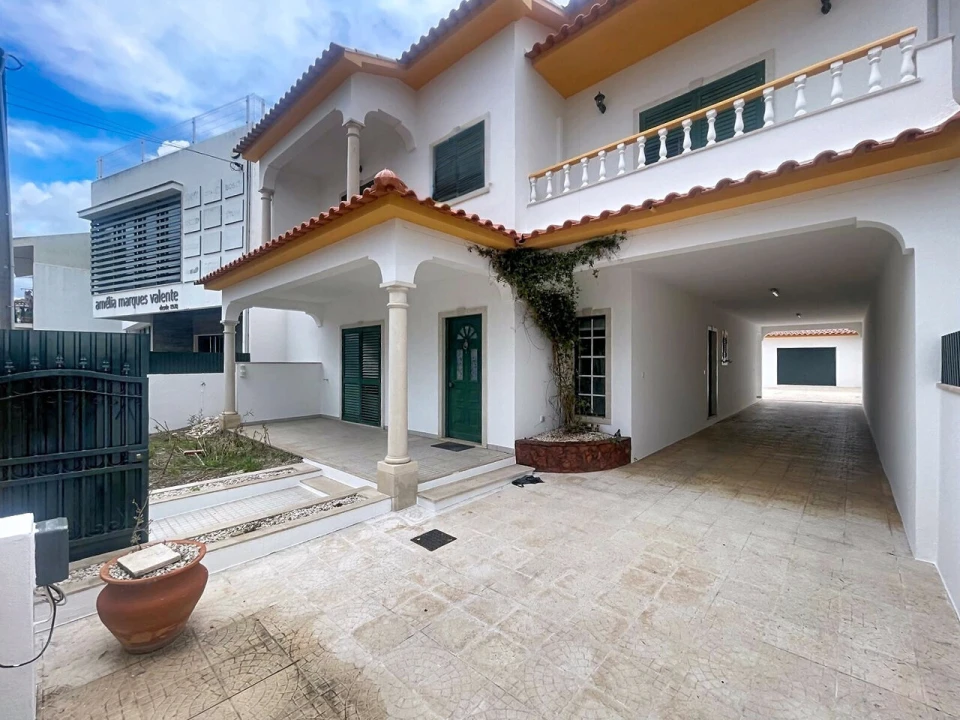 Moradia T4 para Venda em São João Baptista Foto 4