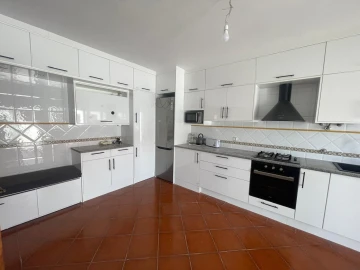 Moradia T4 para Venda em São João Baptista
