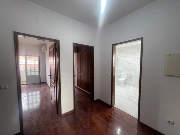 Moradia T4 para Venda em São João Baptista
