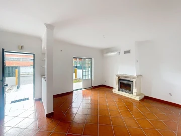 Moradia T4 para Venda em São João Baptista