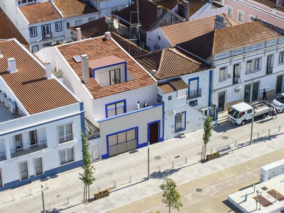 Prédio para Venda em Santa Maria do Castelo e Santiago e Santa Susana Foto 8