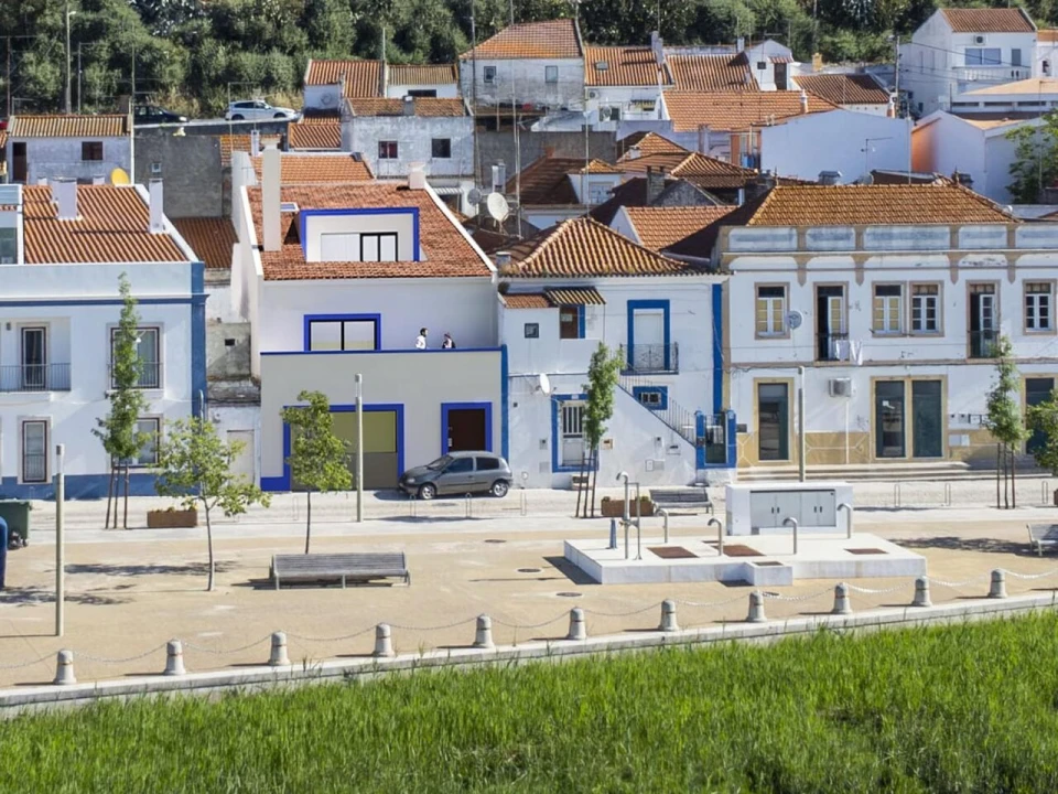 Prédio para Venda em Santa Maria do Castelo e Santiago e Santa Susana Foto 10
