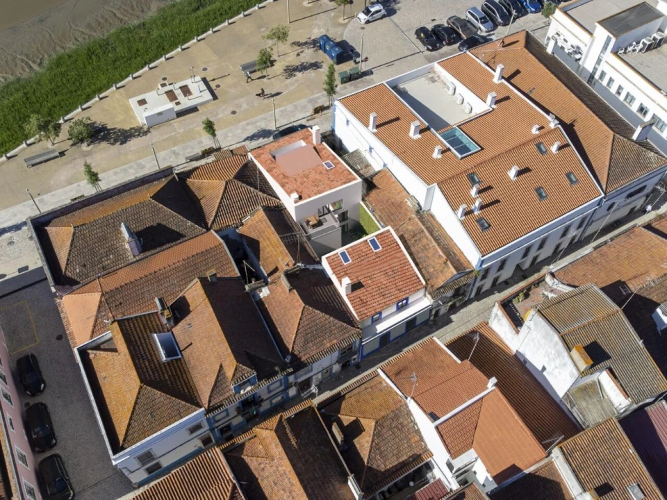 Prédio para Venda em Santa Maria do Castelo e Santiago e Santa Susana Foto 13