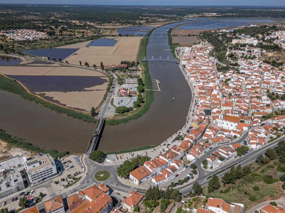 Prédio para Venda em Santa Maria do Castelo e Santiago e Santa Susana Foto 18