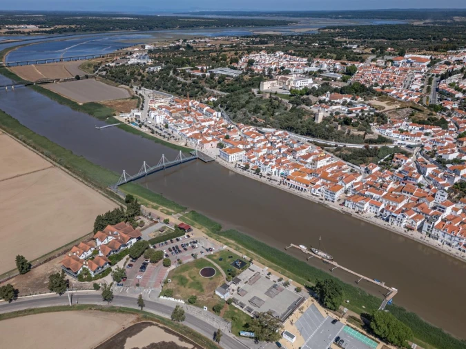 Prédio para Venda em Santa Maria do Castelo e Santiago e Santa Susana Foto 17