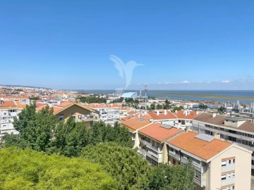 Apartamento T3 para Venda em Santa Iria de Azoia, São João da Talha e Bobadela