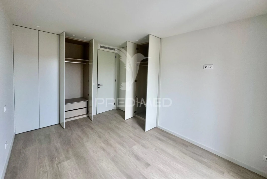 Apartamento T1 para Venda em Azurem Foto 13