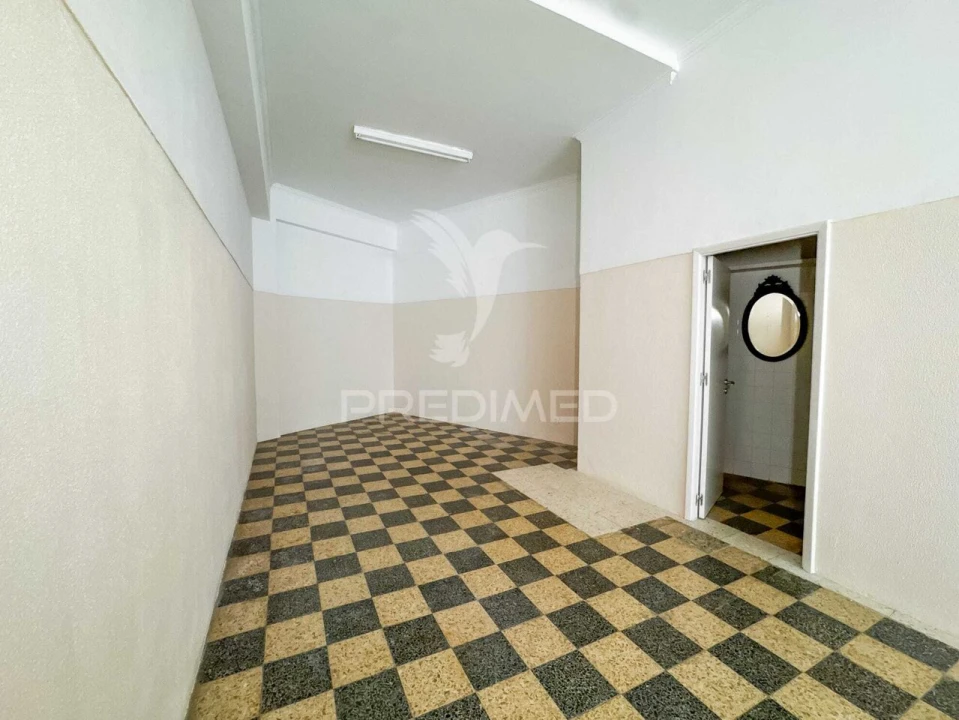 Loja para Arrendamento em Almada, Cova da Piedade, Pragal e Cacilhas Foto 2