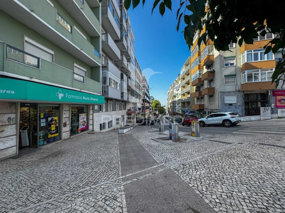 Loja para Arrendamento em Almada, Cova da Piedade, Pragal e Cacilhas Foto 8