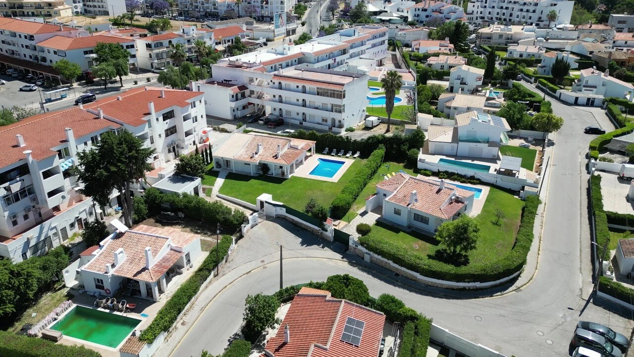 Moradia T4 para Venda em Albufeira e Olhos de Água Foto 4