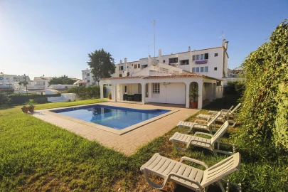 Moradia T4 para Venda em Albufeira e Olhos de Água