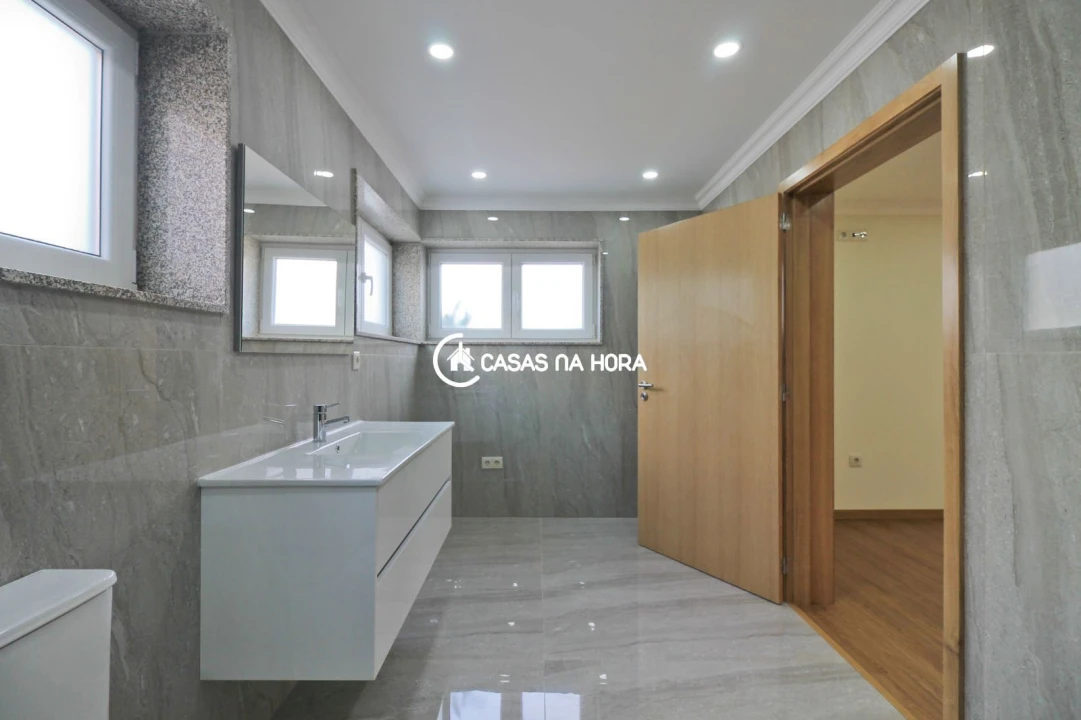 Apartamento T3 para Arrendamento em Sandim, Olival, Lever e Crestuma Foto 17