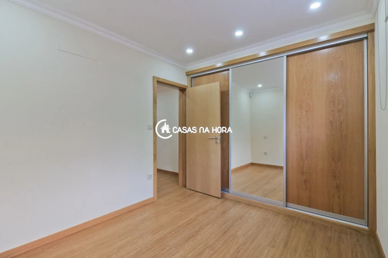 Apartamento T3 para Arrendamento em Sandim, Olival, Lever e Crestuma Foto 14