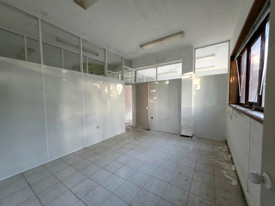 Armazém para Venda em Serzedo e Perosinho Foto 18
