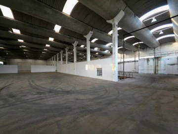 Armazém para Venda em Serzedo e Perosinho