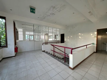 Armazém para Venda em Serzedo e Perosinho