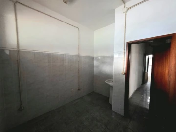 Armazém para Venda em Serzedo e Perosinho