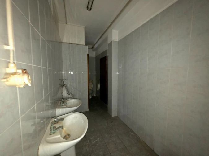 Armazém para Venda em Serzedo e Perosinho Foto 13