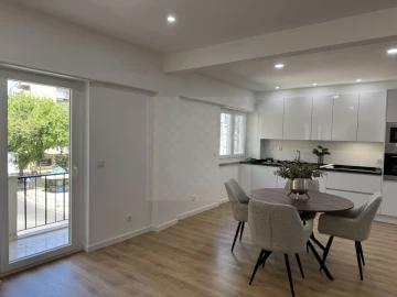 Apartamento T3 para Venda em Benfica