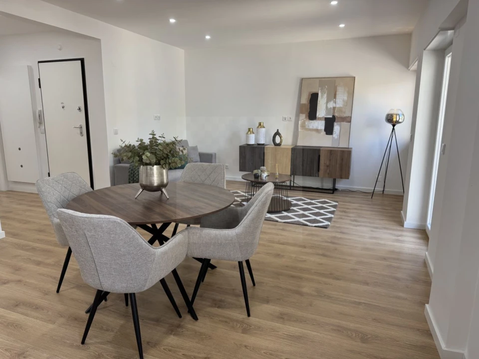 Apartamento T3 para Venda em Benfica Foto 3