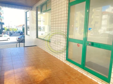 Loja para Arrendamento em Aver-O-Mar, Amorim e Terroso