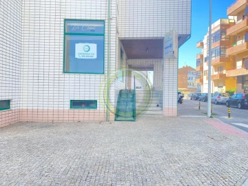 Loja para Arrendamento em Aver-O-Mar, Amorim e Terroso