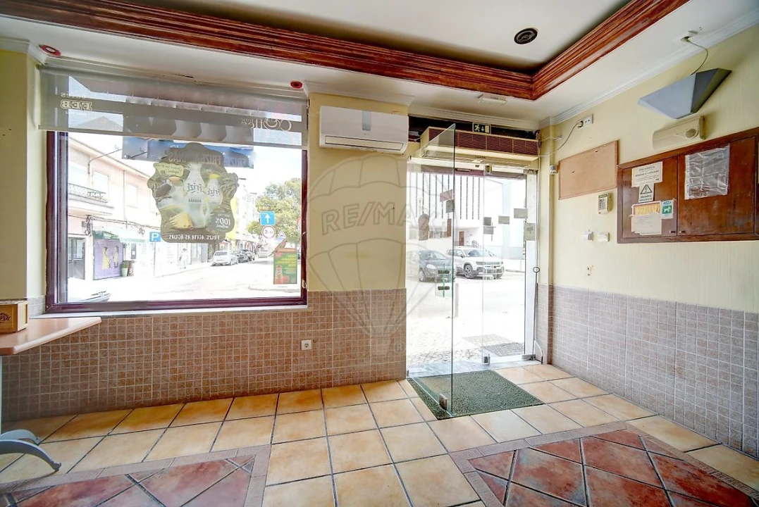 Loja para Venda em Baixa da Banheira e Vale da Amoreira Foto 12