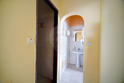 Loja para Venda em Baixa da Banheira e Vale da Amoreira