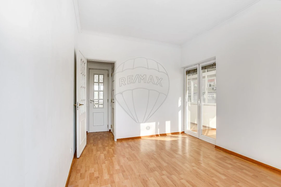 Apartamento T2 para Arrendamento em Carnide Foto 7