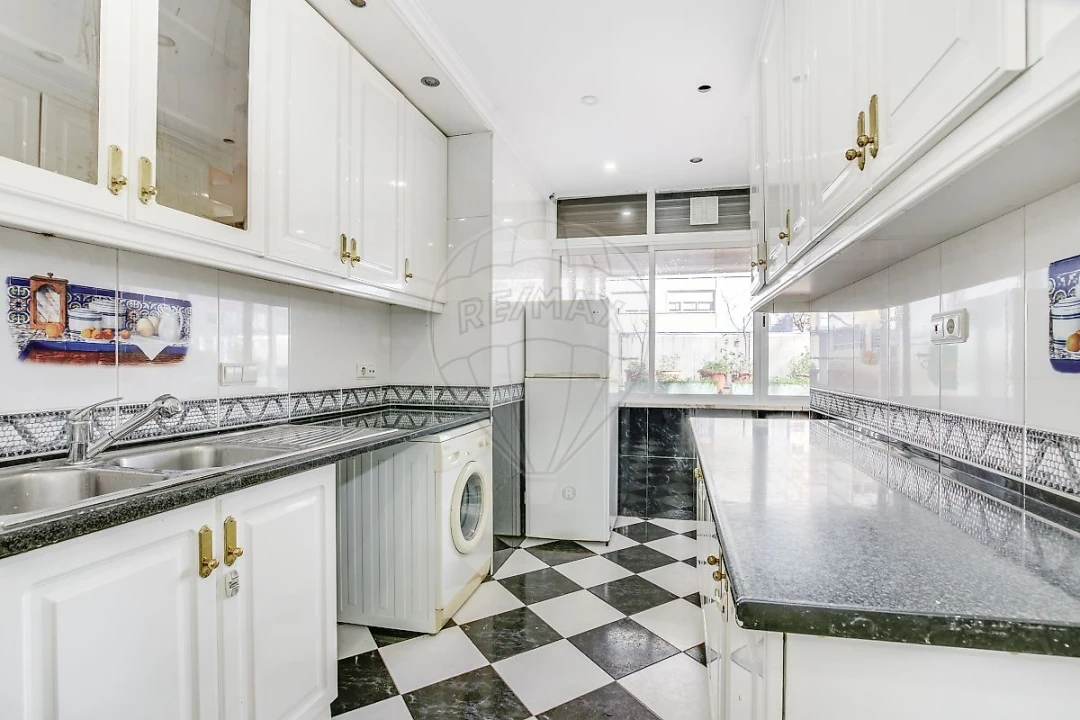 Apartamento T2 para Arrendamento em Carnide Foto 23