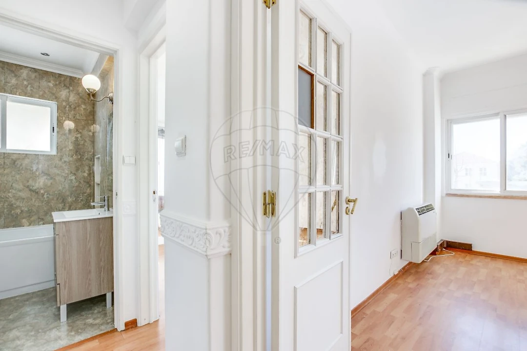 Apartamento T2 para Arrendamento em Carnide Foto 3