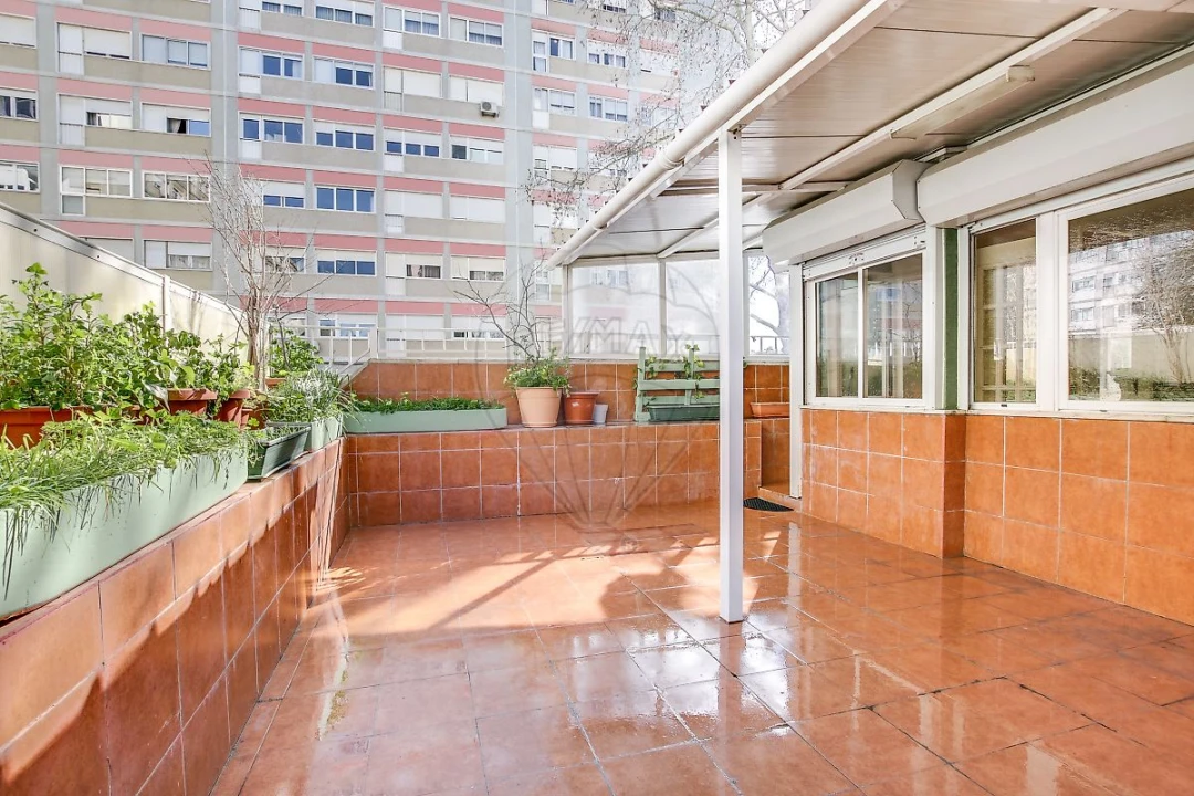 Apartamento T2 para Arrendamento em Carnide Foto 18