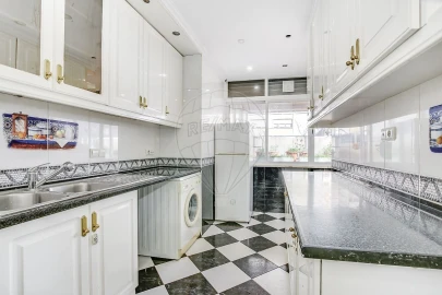 Apartamento T2 para Arrendamento em Carnide