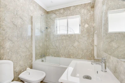 Apartamento T2 para Arrendamento em Carnide